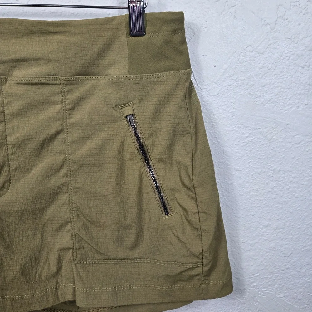 Athleta Women Green Cargo Pocket Zip Hiking Athletic Casual Shorts Size 12